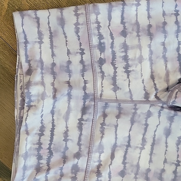 Athleta Elation Printed Capri Leggings xdPurple Gray Tie-Dye Stripe Slit… - Picture 2 of 12